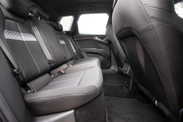 Audi Q4 e-tron 40 Advanced edition 77 kWh | Sportstoelen | 19" LMV | Adapt cruise | Camera |