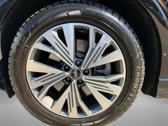 Audi Q4 e-tron 40 Advanced edition 204pk 77 kWh · Leder · Trekhaak · Camera + Parkeersensoren · Apple/Android Car Play · Stoelverwarming ·