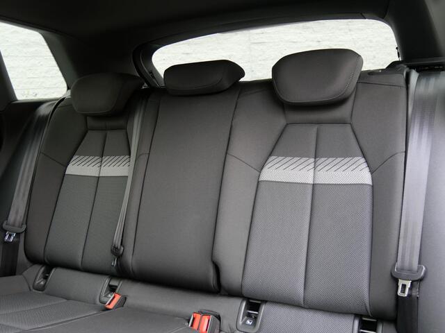 Audi Q4 e-tron 40 LAUNCH ED. ADVANCED PLUS/ PANORAMADAK/ TREKHAAK / ELEKT. STOELEN/ ADAPTIVE CRUISE