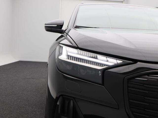 Audi Q4 e-tron 40 Launch edition S Competition 77 kWh | Stoelverwarming | Camera | Matrix LED | Adaptive Cruise | CarPlay | 20 Inch | 128.534 Km !!