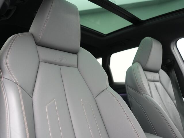 Audi Q4 e-tron 50 Quattro Edition One 2x S Line 77 kWh 300pk Dealer O.H. | Panodak | Head Up | Adaptive Cruise | Matrix LED | Camera | Lederen Sportstoelen Memory & Verwarmd | Keyless | Apple Carplay | Blis | DAB | 21"L.M |