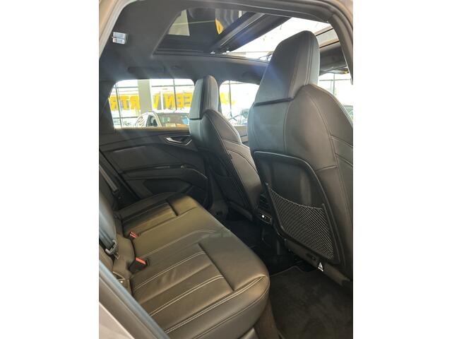 Audi Q4 e-tron 35 3X S-Line edition 55 kWh 100% Elektrisch | Panoramadak | Lederen bekleding | Digital dashboard | Adaptieve cruise control | Lane assist | Stoelverwarming | Climate control | Navigatie | Apple carpaly | Parkeersensoren v+a