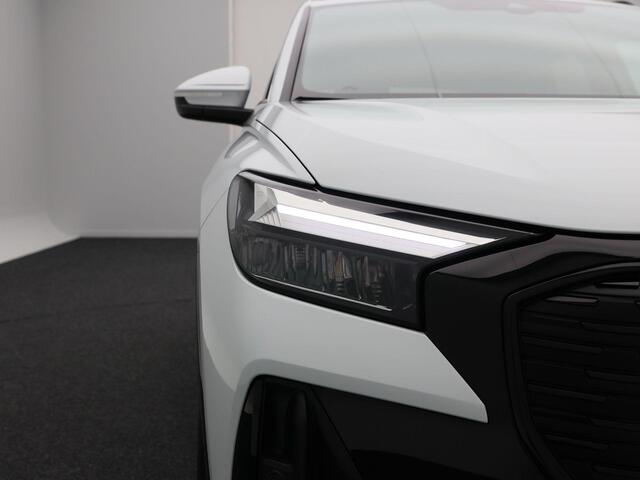 Audi Q4 e-tron 35 S-Line 55 kWh 170 Pk | Head Up | Stoelverwarming | Matrix LED | Adaptive Cruise | Camera | Warmtepomp | 20 Inch | 44.129 Km !!