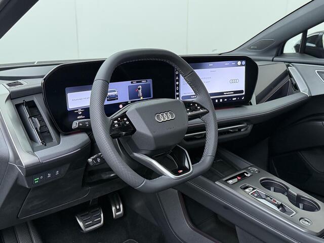 Audi Q4 e-tron S edition quattro performance 82 kWh - 340 PK / Dynamiekpakket plus / Augmented reality head-up display / S-line-interieur met sportstoelen en zwarte stoffen-kunstlederen bekleding / Lichtpakket plus met ambient lighting/ Matrix led koplampen / Panoramada