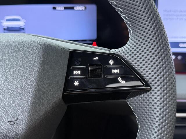 Audi Q4 e-tron S edition quattro performance 82 kWh - 340 PK / Dynamiekpakket plus / Augmented reality head-up display / S-line-interieur met sportstoelen en zwarte stoffen-kunstlederen bekleding / Lichtpakket plus met ambient lighting/ Matrix led koplampen / Panoramada