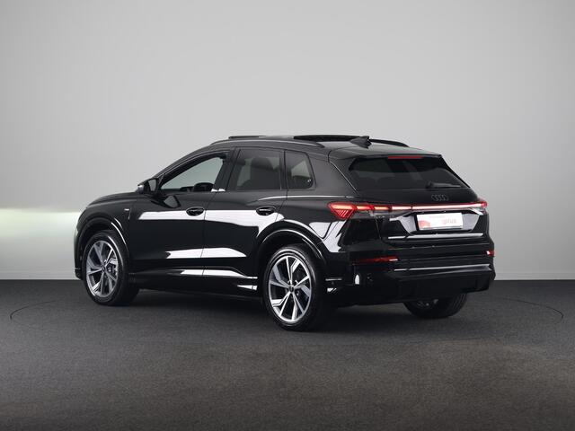Audi Q4 e-tron S edition 82 kWh 286 pk | Glazen panoramadak | Techniekpakket plus | Trekhaak | S line leder zwart |