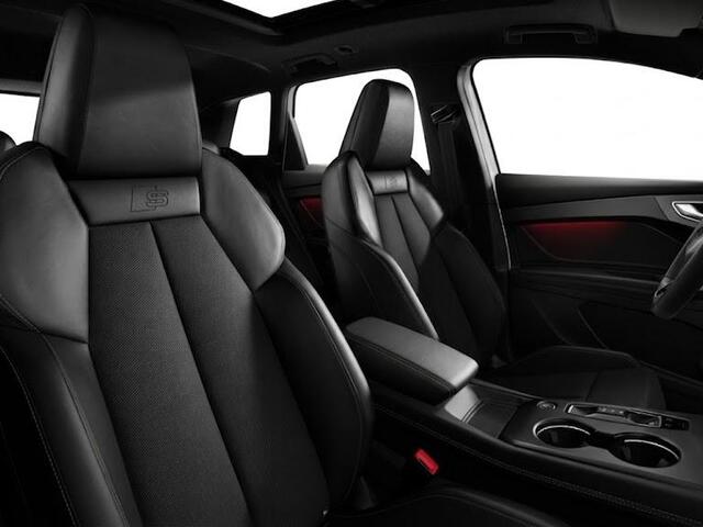 Audi Q4 e-tron S edition e-tron 82 kWh 286 pk | Techniekpakket plus | Optiekpakket zwart-glanzend | Glazen panoramadak | Trekhaak |