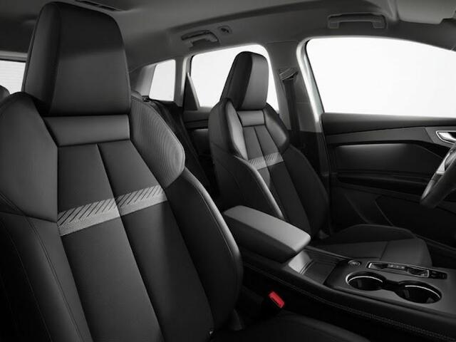 Audi Q4 e-tron Advanced edition 82 kWh 286 pk | Opberg- en bagageruimtepakket | Techniekpakket plus | Exterieurdetails carross.kleur | Trekhaak |
