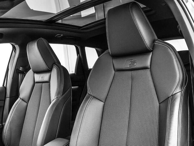 Audi Q4 e-tron 40 S edition 204pk / 77 kWh · SOH 97,4% · Panoramadak · Camera · Head-Up Display · Stoelverwarming · Apple/Android Car Play · Adaptive Cruise Control · 20"Velgen ·