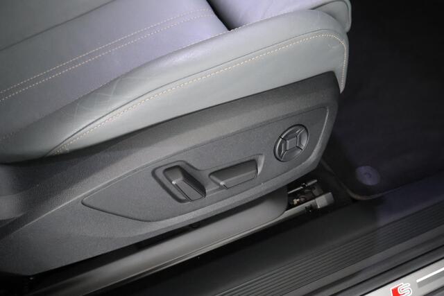 Audi Q4 e-tron 40 204pk Launch edition S Competition 77 kWh Panoramadak Trekhaak Leder ACC Sonos HUD Matrix Camera Memory Navigatie S-Line