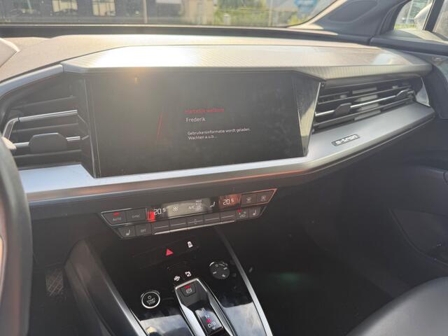 Audi Q4 e-tron 40 Advanced edition 77 kWh | Stoelverwarming | Adaptive Cruise Control | Camera | Parkeersensoren | Keyless | Navigatie | Apple Carplay | Climate Control | Leer | Warmtepomp