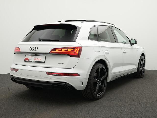 Audi Q5 S edition 55 TFSI e 367 pk S-tronic quattro | Panoramadak | Trekhaak | Matrix LED koplampen | B&O sound | Luchtvering | Achteruitrijcamera | Standkachel | 21 inch