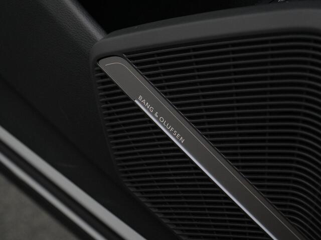 Audi Q5 S edition 55 TFSI e 367 pk S-tronic quattro | Panoramadak | Trekhaak | Matrix LED koplampen | B&O sound | Luchtvering | Achteruitrijcamera | Standkachel | 21 inch