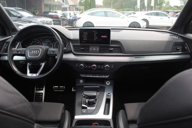 Audi Q5 2.0 TFSI quattro Launch Edition / Trekhaak / Panoramadak / Half leder / B&O / 20'' / Standverwarming / Parkeerhulp V+A / Navigatie / Cruise Control