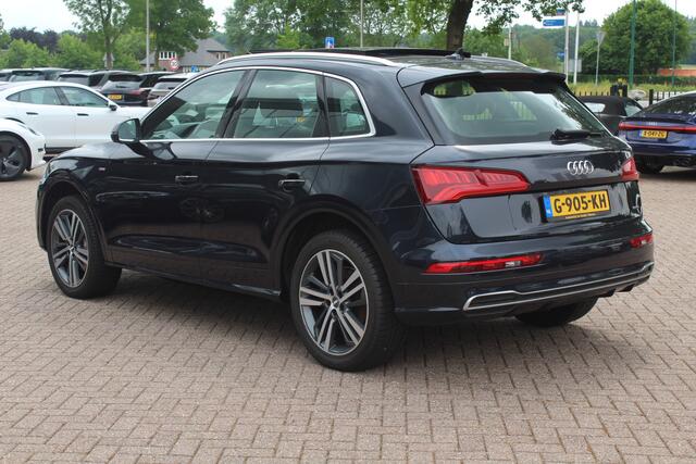Audi Q5 2.0 TFSI quattro Launch Edition / Trekhaak / Panoramadak / Half leder / B&O / 20'' / Standverwarming / Parkeerhulp V+A / Navigatie / Cruise Control