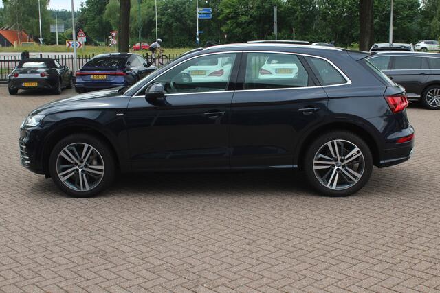 Audi Q5 2.0 TFSI quattro Launch Edition / Trekhaak / Panoramadak / Half leder / B&O / 20'' / Standverwarming / Parkeerhulp V+A / Navigatie / Cruise Control
