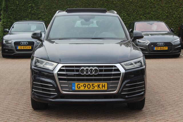 Audi Q5 2.0 TFSI quattro Launch Edition / Trekhaak / Panoramadak / Half leder / B&O / 20'' / Standverwarming / Parkeerhulp V+A / Navigatie / Cruise Control