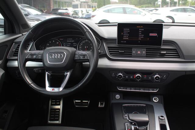 Audi Q5 2.0 TFSI quattro Launch Edition / Trekhaak / Panoramadak / Half leder / B&O / 20'' / Standverwarming / Parkeerhulp V+A / Navigatie / Cruise Control