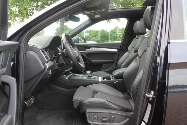 Audi Q5 2.0 TFSI quattro Launch Edition / Trekhaak / Panoramadak / Half leder / B&O / 20'' / Standverwarming / Parkeerhulp V+A / Navigatie / Cruise Control