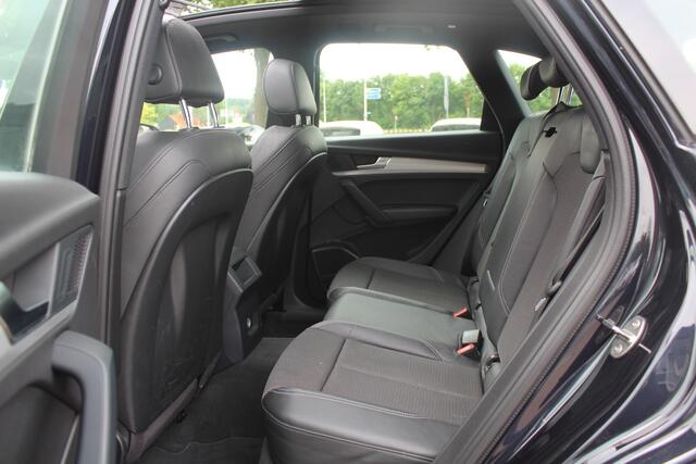 Audi Q5 2.0 TFSI quattro Launch Edition / Trekhaak / Panoramadak / Half leder / B&O / 20'' / Standverwarming / Parkeerhulp V+A / Navigatie / Cruise Control