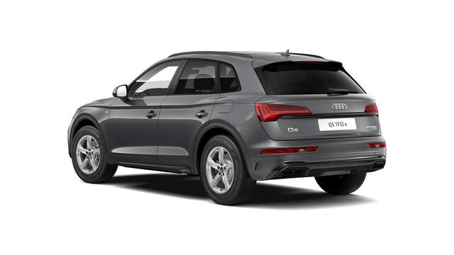 Audi Q5 50 TFSI e S edition S line interieur - Panoramadak - Optiekpakket zwart - Sportstoelen - Stoelen vóór verwarmbaar - Assistentiepakket Parking - Cruise control - Wegrijassistent - Comfortsleutel - Audi drive select -