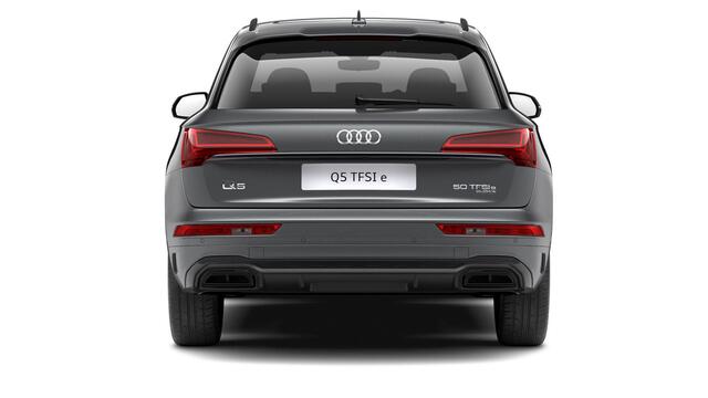 Audi Q5 50 TFSI e S edition S line interieur - Panoramadak - Optiekpakket zwart - Sportstoelen - Stoelen vóór verwarmbaar - Assistentiepakket Parking - Cruise control - Wegrijassistent - Comfortsleutel - Audi drive select -