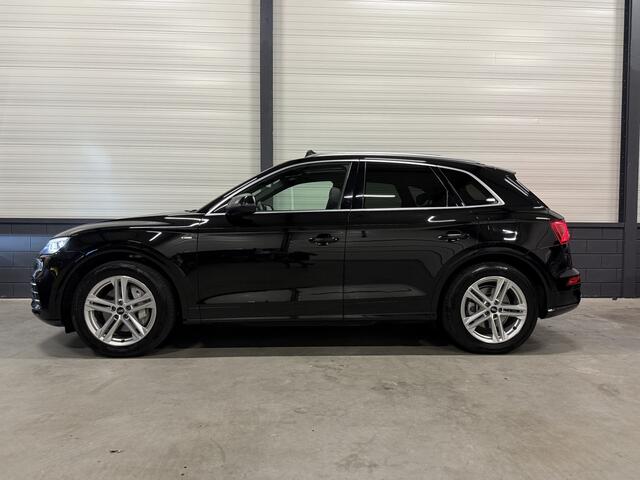 Audi Q5 55 TFSI e quattro Competition 367PK S-Line PANO/LUCHTVERING/TREKHAAK/360CAMERA/MASSAGE/KEYLESS/MATRIX/VIRTUAL/CARPLAY/SFEER/19"/PRIVACY/3X S-LINE/MYTHOSSCHWARZ METALLIC/VOLLEDIG AUDI DEALER HISTORIE
