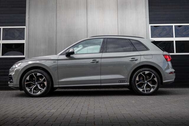 Audi Q5 55 TFSI e 367 pk Quattro S-Edition / Lucht-Vering/ Quantum-Grey/ Matrix-Led/ Keyless/ Virtual/ Sport-Stoelen/ Stoel.Verw/ Trekhaak/ 20'' LMV