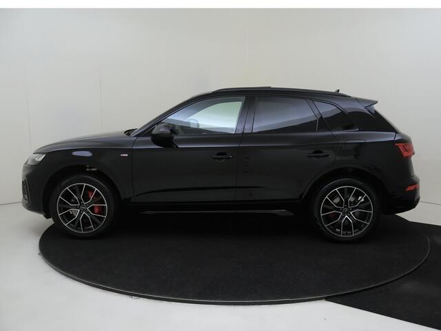 Audi Q5 55 TFSI e S edition Competition | Panoramadak | Trekhaak | 360 camera | Bang & Olufsen | Lederen bekleding 'Valcona' | Parkeerasisstent | Stoel- en stuurwielverwarming | Dodehoek detectie | Navigatie Plus |