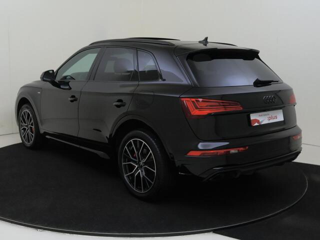 Audi Q5 55 TFSI e S edition Competition | Panoramadak | Trekhaak | 360 camera | Bang & Olufsen | Lederen bekleding 'Valcona' | Parkeerasisstent | Stoel- en stuurwielverwarming | Dodehoek detectie | Navigatie Plus |