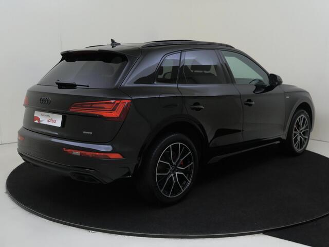 Audi Q5 55 TFSI e S edition Competition | Panoramadak | Trekhaak | 360 camera | Bang & Olufsen | Lederen bekleding 'Valcona' | Parkeerasisstent | Stoel- en stuurwielverwarming | Dodehoek detectie | Navigatie Plus |