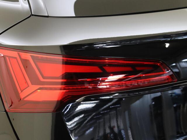 Audi Q5 55 TFSI e S edition Competition | Panoramadak | Trekhaak | 360 camera | Bang & Olufsen | Lederen bekleding 'Valcona' | Parkeerasisstent | Stoel- en stuurwielverwarming | Dodehoek detectie | Navigatie Plus |