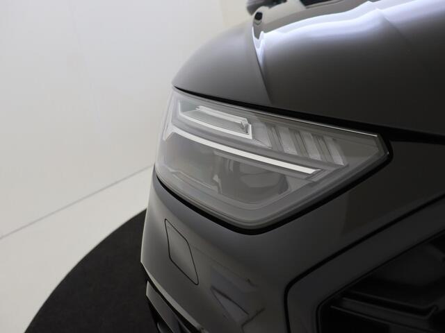 Audi Q5 55 TFSI e S edition Competition | Panoramadak | Trekhaak | 360 camera | Bang & Olufsen | Lederen bekleding 'Valcona' | Parkeerasisstent | Stoel- en stuurwielverwarming | Dodehoek detectie | Navigatie Plus |
