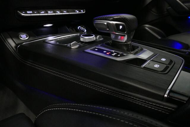 Audi Q5 55 TFSI e quattro S Edition Competition / Maxton Design Bodykit V.2 / RS Grill / Panoramadak / Elektr. verstelbare voorstoelen (links memory) / Stoelmassage / Apple Carplay - Android Auto / Matrix LED / Ambienteverlichting / Rondomzichtcamera / Dodehoekde