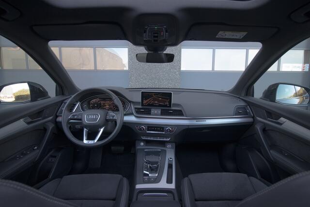 Audi Q5 55 TFSI e Quattro Competition S-Line | PHEV | 367 PK | Pano | Virtual | Matrix LED | 21 Inch Performance | Massage | Luchtvering | Trekhaak | Sfeer | Camera | Keyless | SQ5 Pack | Black Pack | Dealer Onderhouden | BTW | Garantie