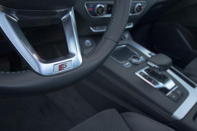 Audi Q5 55 TFSI e Quattro Competition S-Line | PHEV | 367 PK | Pano | Virtual | Matrix LED | 21 Inch Performance | Massage | Luchtvering | Trekhaak | Sfeer | Camera | Keyless | SQ5 Pack | Black Pack | Dealer Onderhouden | BTW | Garantie