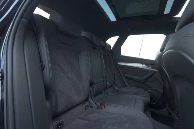 Audi Q5 55 TFSI e Quattro Competition S-Line | PHEV | 367 PK | Pano | Virtual | Matrix LED | 21 Inch Performance | Massage | Luchtvering | Trekhaak | Sfeer | Camera | Keyless | SQ5 Pack | Black Pack | Dealer Onderhouden | BTW | Garantie