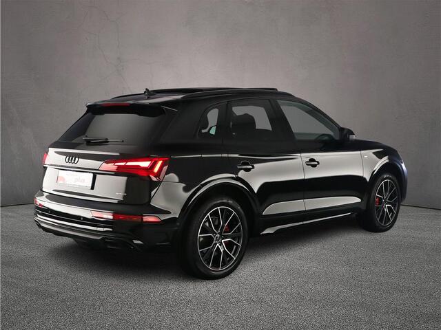 Audi Q5 55 TFSI e S edition Competition | Pano | B&O | Trekhaak | Matrix | ACC | 360 Camera | Optiek Zwart | Tour | City | Parking |
