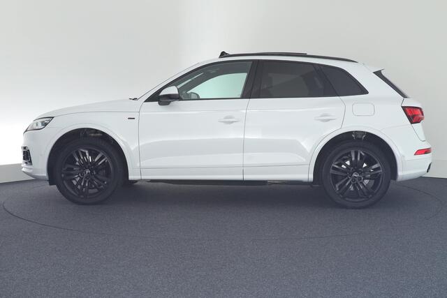 Audi Q5 55 TFSI e 367pk quattro Competition Trekhaak 360Camera Keyless Head-Up Virtual Cockpit Stoelverwarming Panoramadak