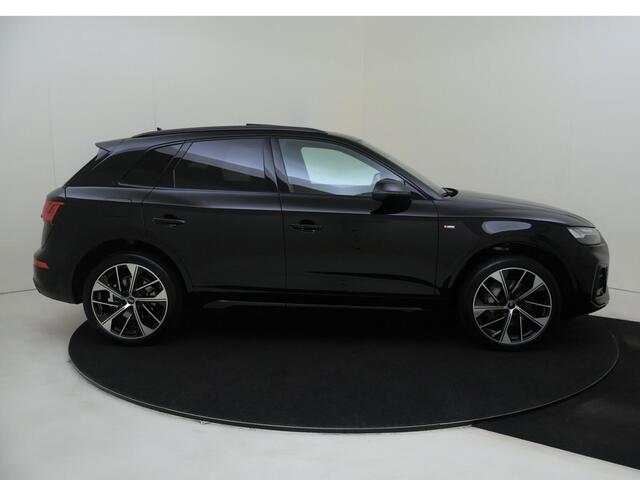 Audi Q5 55 TFSI e S edition Competition | Panoramadak | Trekhaak | Head-up display | Keyless | Dodehoek detectie | LED matrix verlichting | Virtual cockpit Plus |
