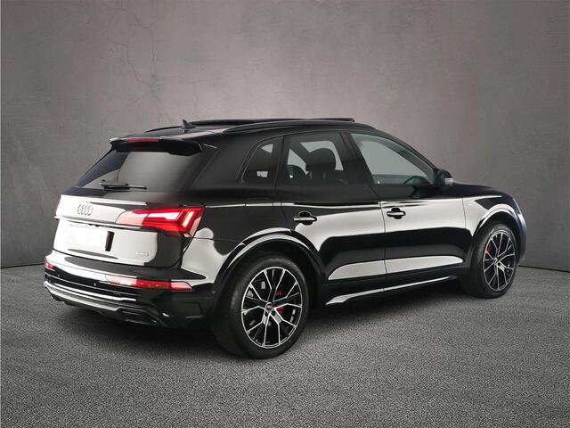 Audi Q5 50 TFSI e S edition | Pano | Luchtvering | B&O | Matrix | 360 Camera | Cruise | Optiek zwart | Ambient lighting |