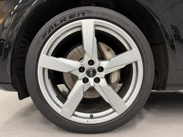 Audi Q5 55 TFSI e quattro Competition PANO/LUCHTVERING/TREKHAAK/21"/MATRIX/KEYLESS/VIRTUAL/CARPLAY/SFEER/ZWART LEER SPORT/PRIVACY/VOLLEDIG AUDI DEALER HISTORIE, NET OH BEURT GEHAD MET RONDOM NW. BANDEN