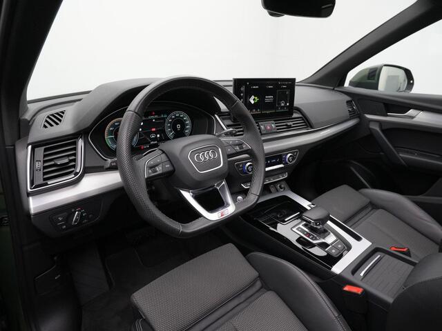 Audi Q5 50 TFSI e 299 pk S-tronic S-Line | Panoramadak | Trekhaak | 360 camera | Elektr. verstelbare stoelen | Side Assist | Afgevlakt sportstuur