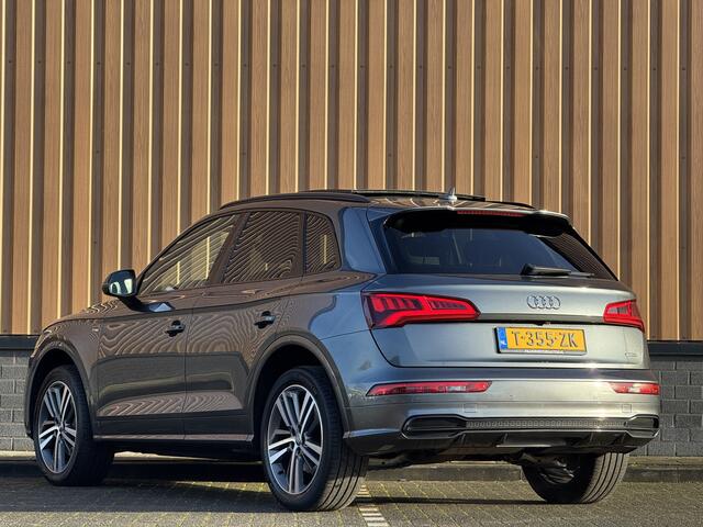 Audi Q5 3.0 TDI quattro Sport S Line Black Edition | 286 PK! | Panoramadak | Adaptieve Cruise Control | Lane Assist | Elektrische Trekhaak | Camera | DAB | Navigatie | 20" Lichtmetaal |
