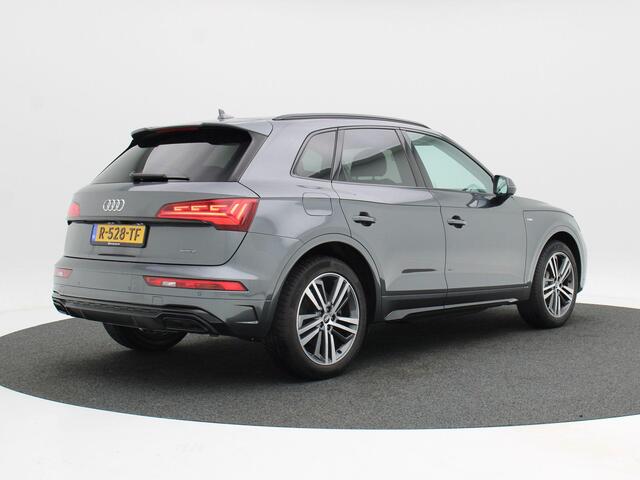 Audi Q5 55 TFSi e 368 Pk Automaat S-Line | Zwart Optiek | CarPlay | Camera | Stoelverwarming | Elektrische Achterklep | 20 Inch | 64.901 Km!!