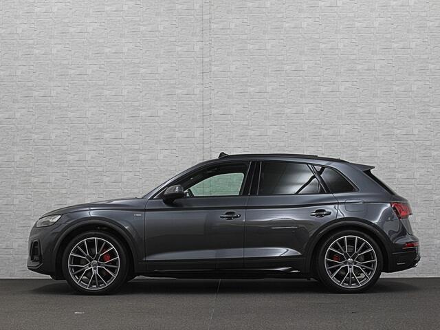 Audi Q5 300pk Hybrid S-Line | Luchtvering | Panorama | ACC | B&O Sound | Massage | Trekhaak | Matrix-LED | Head-Up | Sfeerverlichting | Leder | ISO-Glas | 3-Zone Clima | Standkachel | Bekerhouder Koeling/Verwarming | Stoelverwarming V+A | Zwarte Hemel | Carplay |