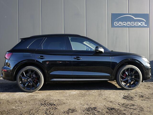 Audi Q5 55 TFSI e S edition One Carbon Ext. delen / 3x S-Line / Rode remkl. / 360 camera / Blackstyle / 21'' LM velgen Audi Sport / Matrix / Head-Up / Trekhaak