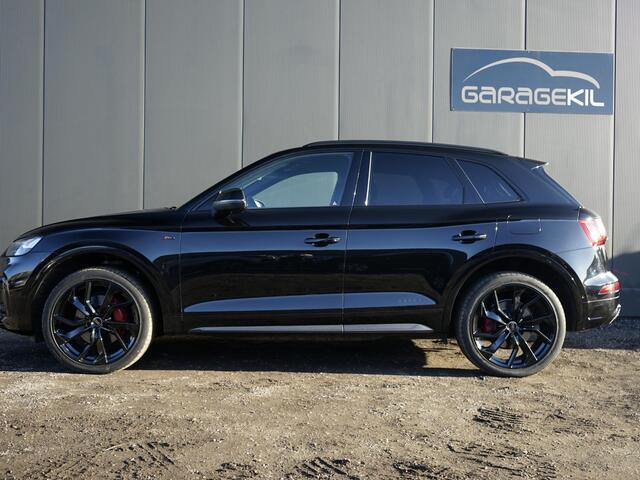 Audi Q5 55 TFSI e S edition One Carbon Ext. delen / 3x S-Line / Rode remkl. / 360 camera / Blackstyle / 21'' LM velgen Audi Sport / Matrix / Head-Up / Trekhaak