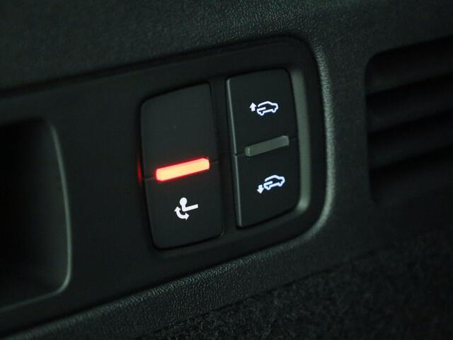 Audi Q5 2.0 TFSI e-hybrid quattro S edition 299 PK Panorama dak · Trekhaak · Luchtvering · Tech Plus