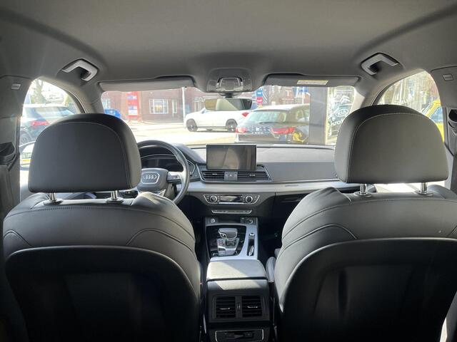 Audi Q5 50 TFSI e S edition Plug inn hybride. S- line uitvoering. Binnen en buiten. navi, pdc, sportstoelen etc.
